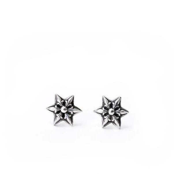 CHROME HEARTS CUT OUT STAR EARRING
