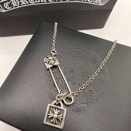 Anthemis Vampire Knight KurosuKura Pendant - Image 1